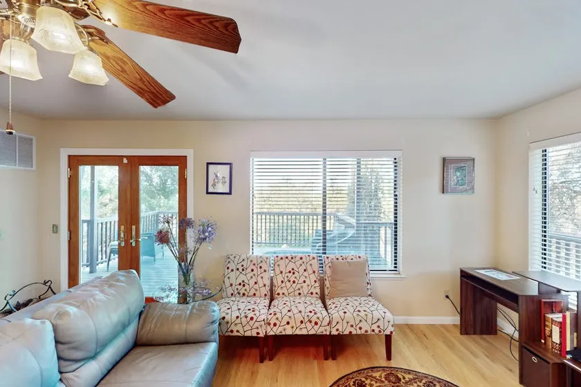 Cloverdale Hillside Lodge on 7 Wooded Acres - Image 1