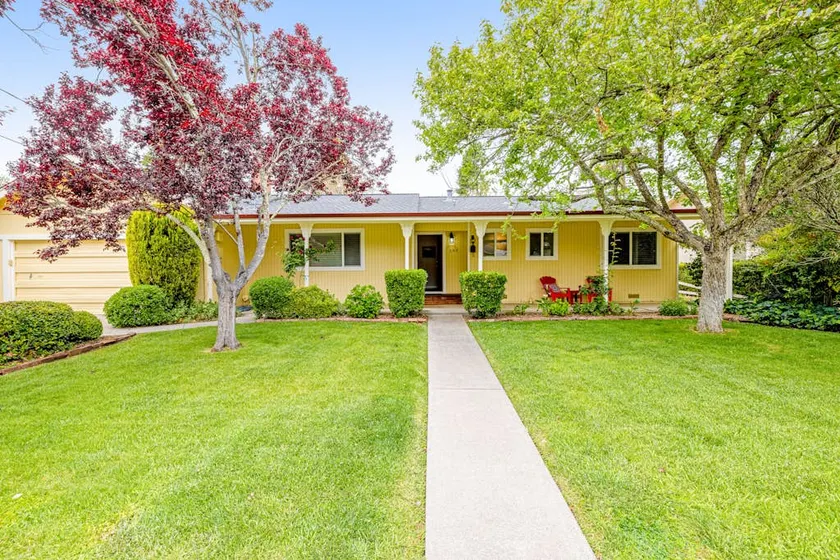 Kenwood Home With Bocce Court, Dog Friendly - Image 1