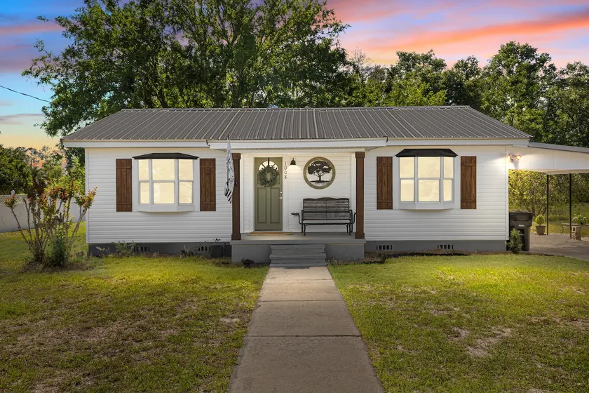 Cottage Charm Retreat • Cozy & Close to Nature - Image 1