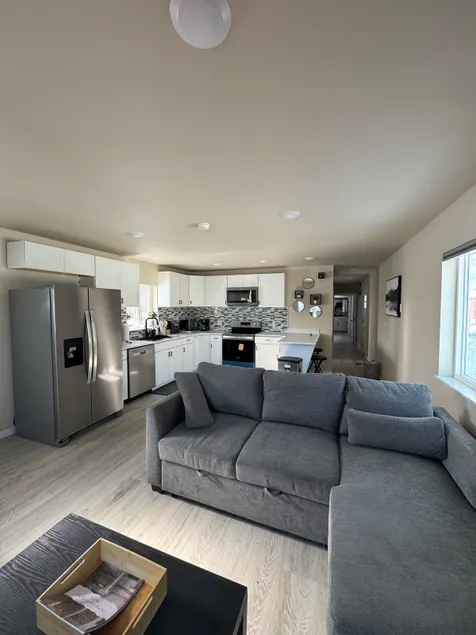 Gold Rush Cottage - Image 1