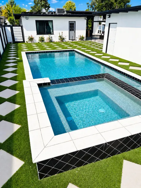 Luxury Riverside Pool & Family Retreat - Image 1