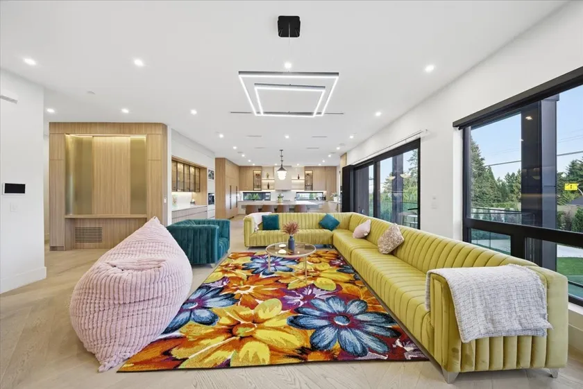 6BR Spacious Luxury Villa - Theatre, Sauna & Games - Image 1