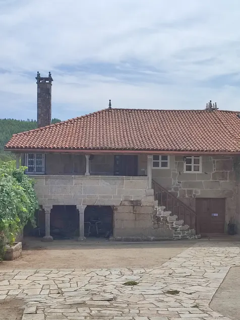 House w/ Garden 1800m² | Free Dogs | EV Charge - Image 1