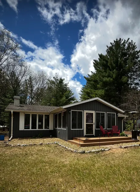 The Little Chalet Lake Retreat - Image 1