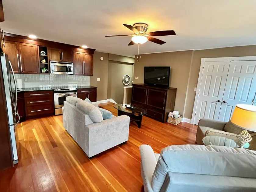 Apartment Downtown Monmouth by Market Alley - Image 1