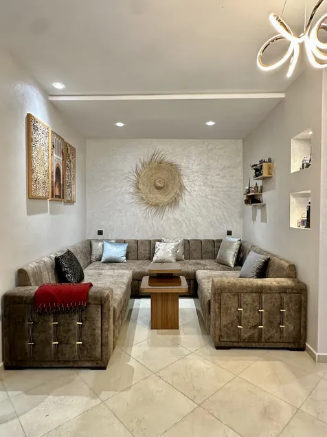 Elite Studio 1: Pure Elegance La Colombe Blanche - Image 1