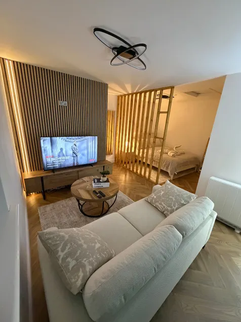 Modern Luxury Studio Flat town centre location - Image 1