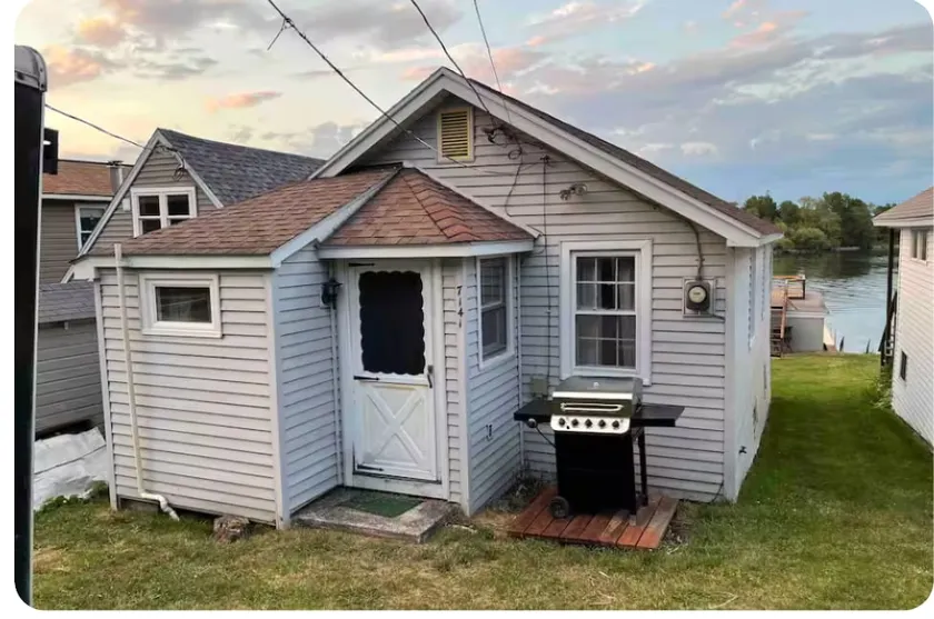 Cozy 2 bedroom waterfront cottage on Lake Ontario - Image 1
