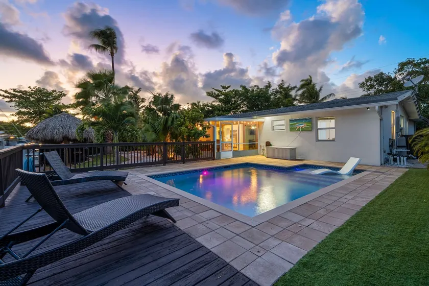 3BR Canal Home, Heated Pool, Canal Views - Image 1