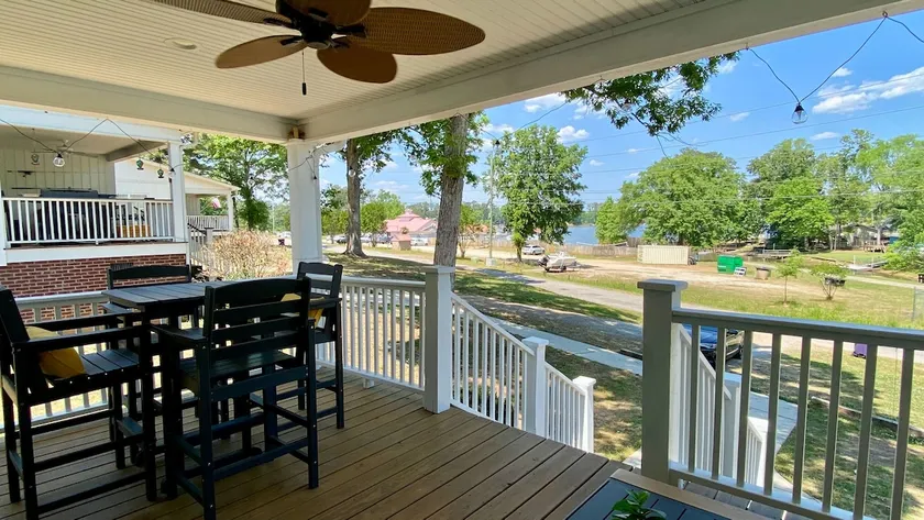 Walk to Marina & Dining | Lake Stay – Lake It Easy - Image 1