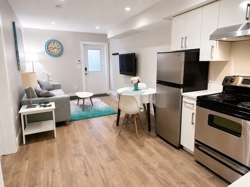 Bright Suite with parking 30 min to FIFA skytrain - Image 1