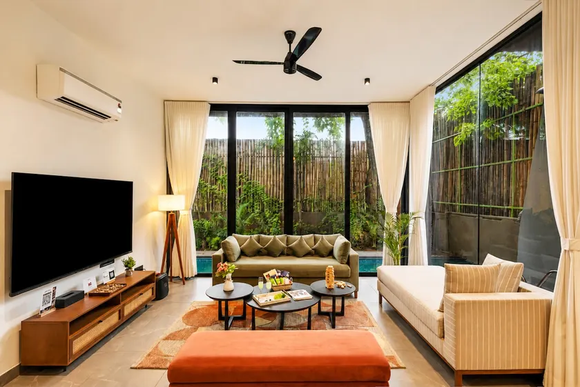 4BHK Villa Near Candolim W/ Pool, Bar & Breakfast - Image 1