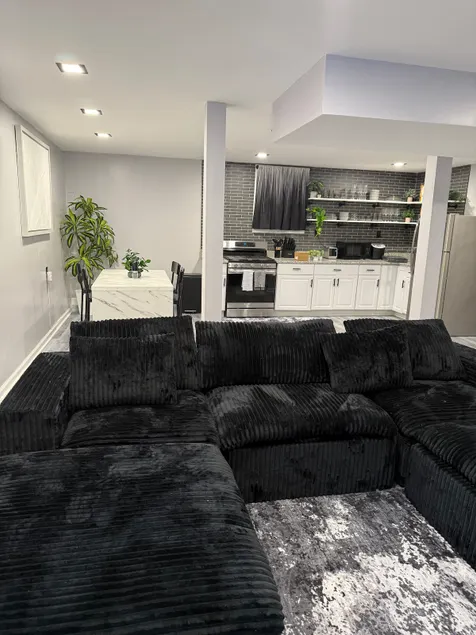 Modern Luxe 2BR Suite | Private Entry | Parking - Image 1