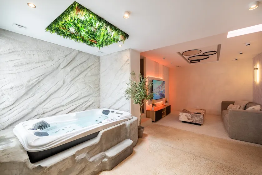 Spa Moment of Relaxation – Private Indoor Hot Tub - Image 1