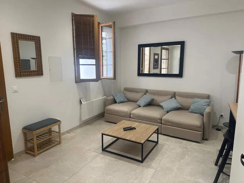 Charming apartment in a Provençal village - Image 1