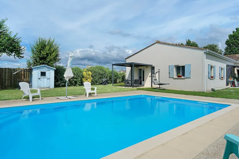 Holiday Home "Le Cocon Taillonais" with Private Pool, Wi-Fi, and Air Conditioning - Image 1