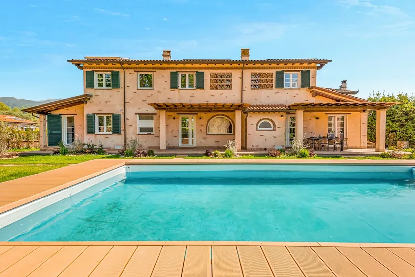 Luxury Oasis Garden Villa Isabella with Pool - Image 1