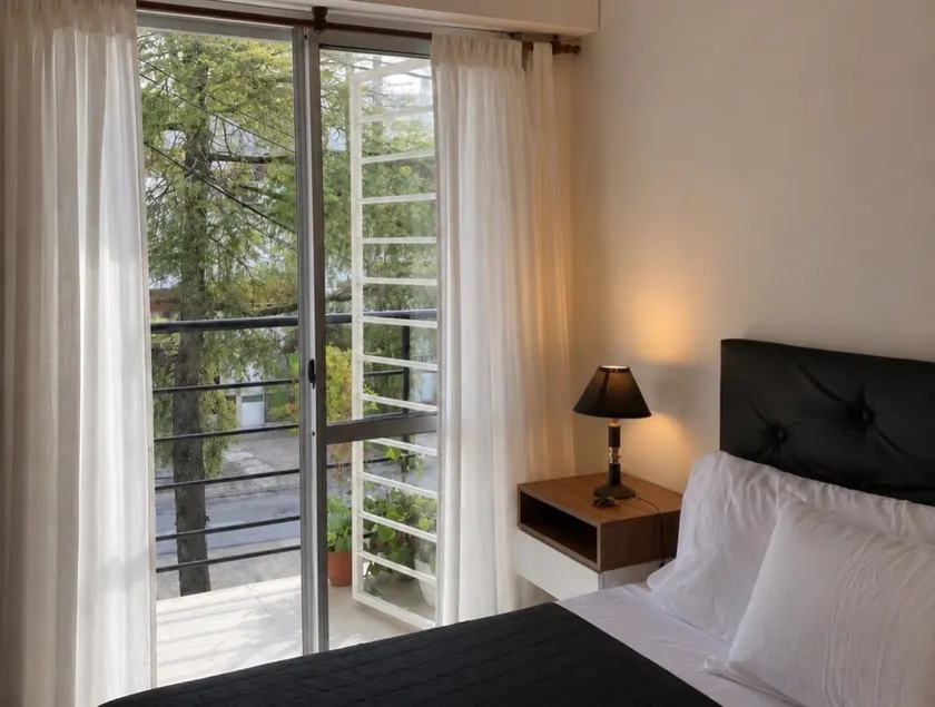 Bright loft with balcony and private entrance - Image 1