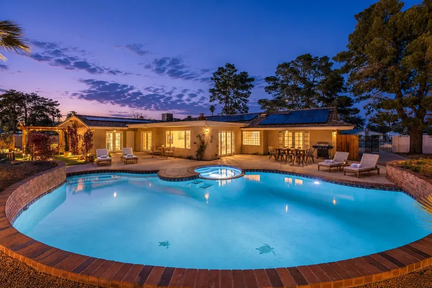 Vegas Mansion: Pool, Spa, Sauna, Theatre, By STRIP - Image 1