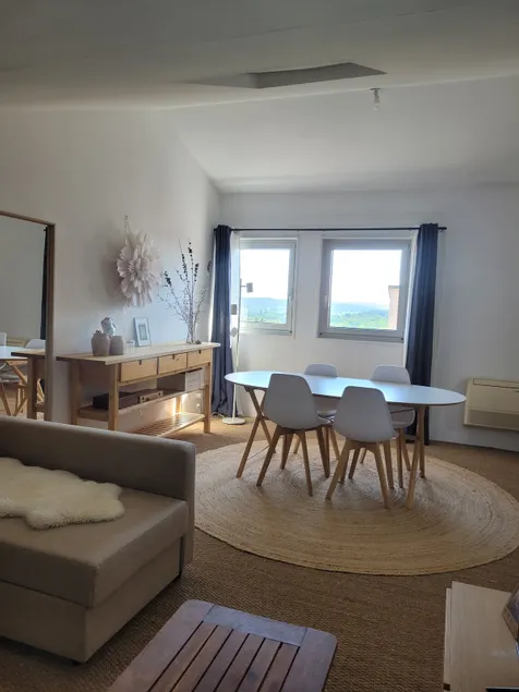 Air-conditioned apartment with parking. Bourgades neighborhood - Image 1