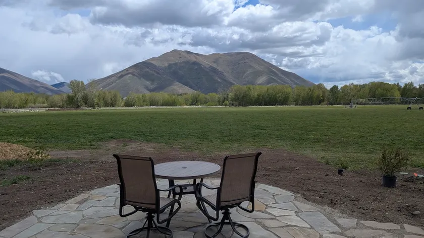 Ranch Guest House - Mountain Views & River Access - Image 1