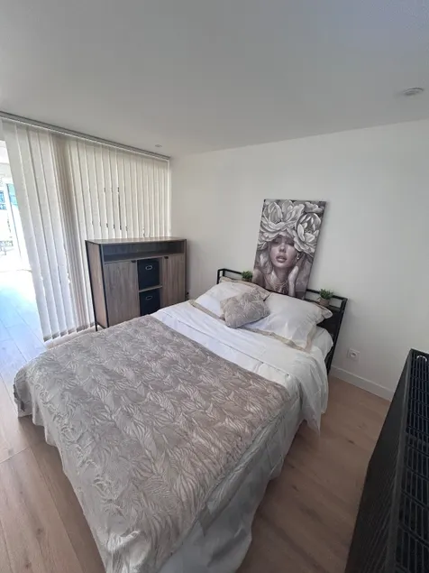 Apartment with a terrace - Image 1
