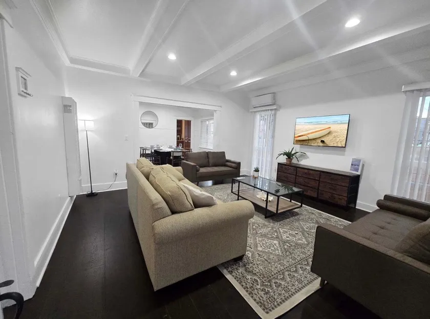 Spacious Family Oasis - Parking & Fenced Yard - Image 1