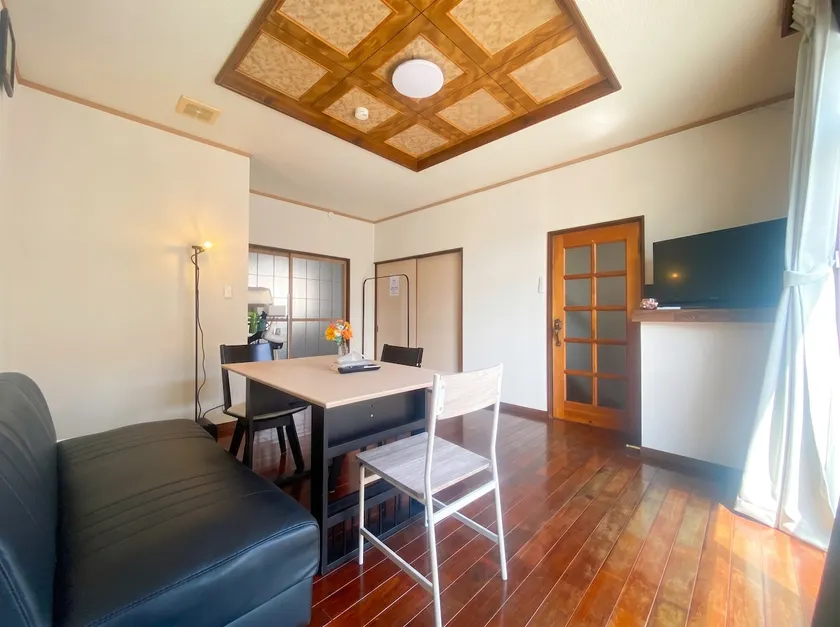 6-minute walk from Isesaki Station｜Spacious 2LDK for exclusive use｜2 bedrooms｜Maximum 7 guests｜Free parking for 2 cars, Apartment Hotel. - Image 1