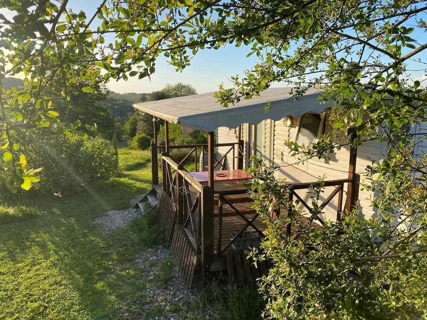 Small, self-contained dwelling – unobstructed view - Image 1