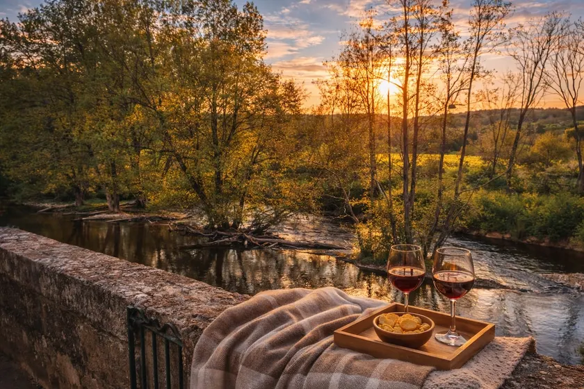 Romantic retreat with river view • Vézelay - Image 1