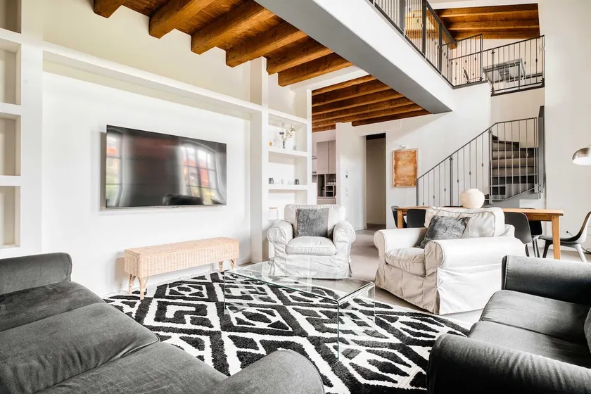 Luxury 5BR Retreat near Navigli - Image 1