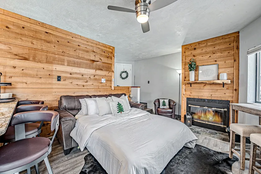 Cozy, Lake View Condo in Hidden Valley with Ski Slope Access - Image 1