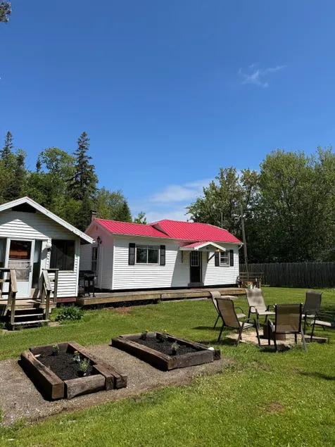 Feather and Tide Cottage - Image 1