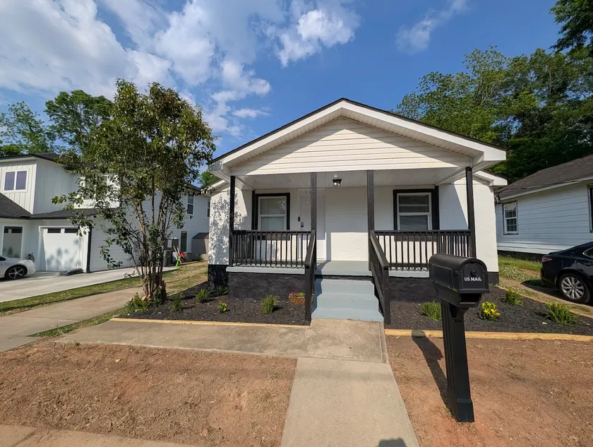 3BR 2Bath near Bon Secours SF Hospital with Fence - Image 1