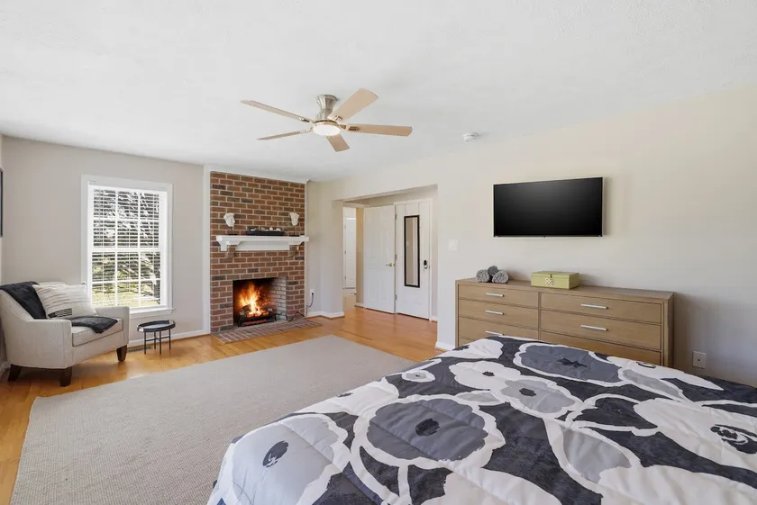 Fairway Farmhouse | Stay & Play Disc Golf Course! - Image 1