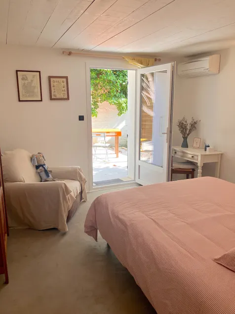 Beautiful Apartment in the Shadow of the Quince Trees - Image 1