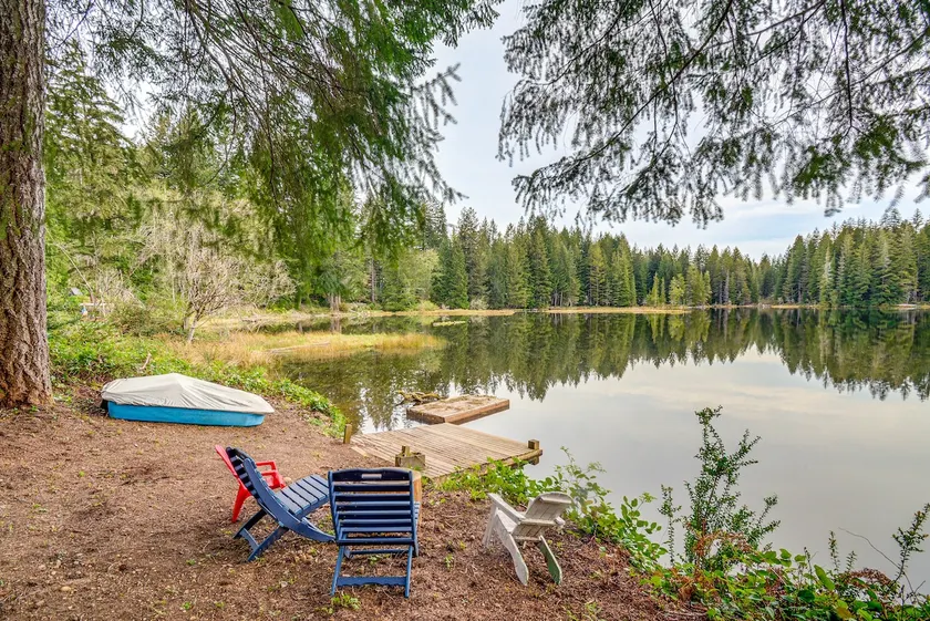 Lakeside Bliss in Tahuya! Modern Family Getaway - Image 1