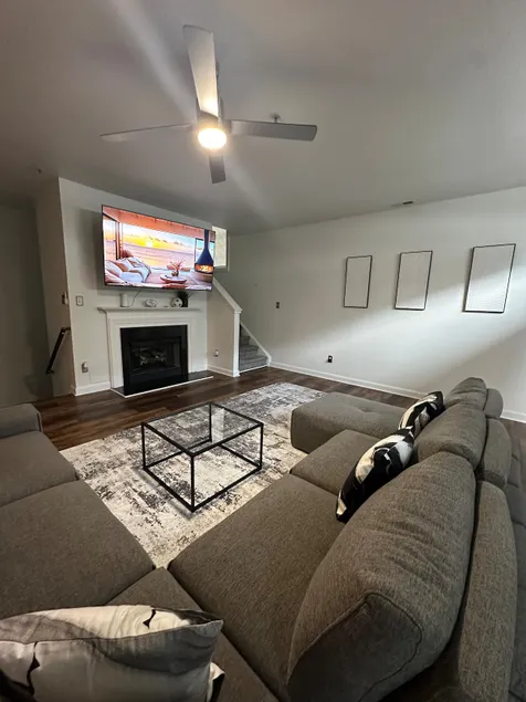 Spacious 3BD townhouse near Hampton waterfront - Image 1