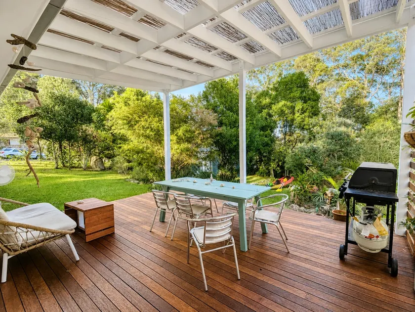 Peaceful Coastal Getaway - Fire Pit, BBQ & Gardens - Image 1