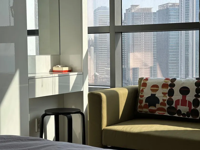 [Time to Chill] Comfortable and stylish fully equipped stay / Dalbit Festival Park Station / Sleeps 3 / Free parking - Image 1