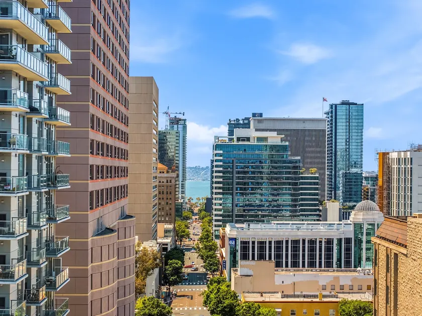High-Rise Ocean Skyline View • Pickleball •Parking - Image 1