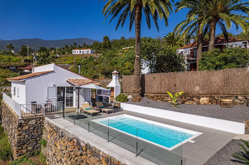 Ferienhaus mit Garten, beheiztem Pool und Grill | Bergblick - Image 1