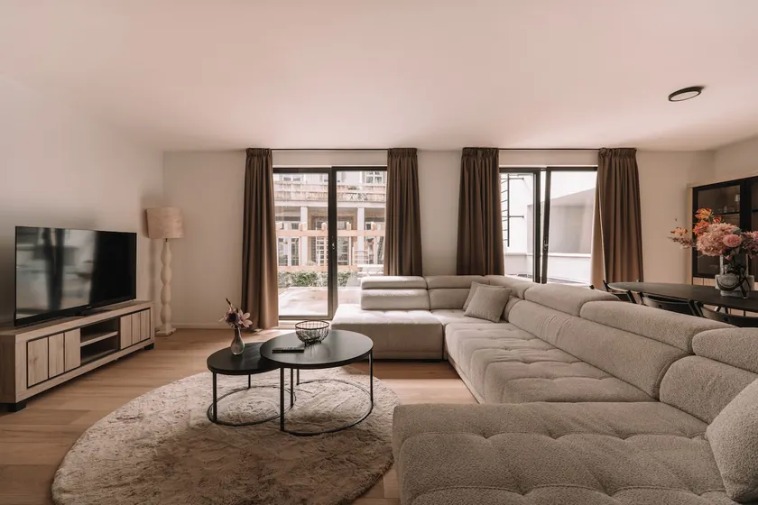 Luxury New 3-Bedroom Apartment with Terrace - Image 1