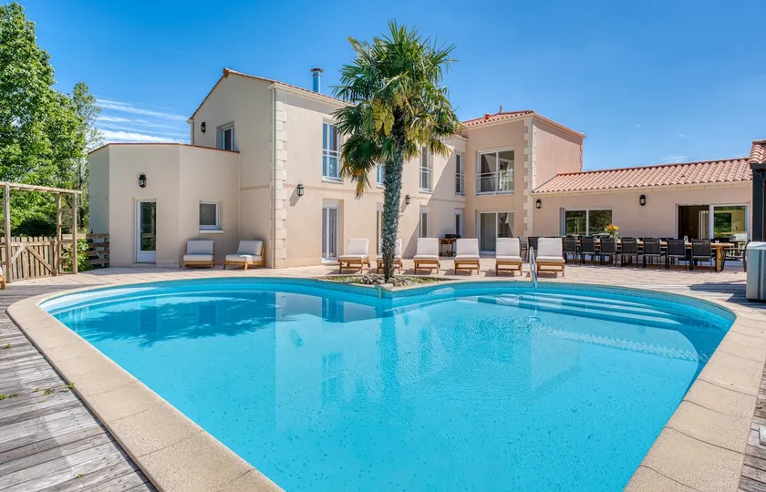 Hauts du Lac: Lake, Pool, Jacuzzi, Games, 15p - Image 1