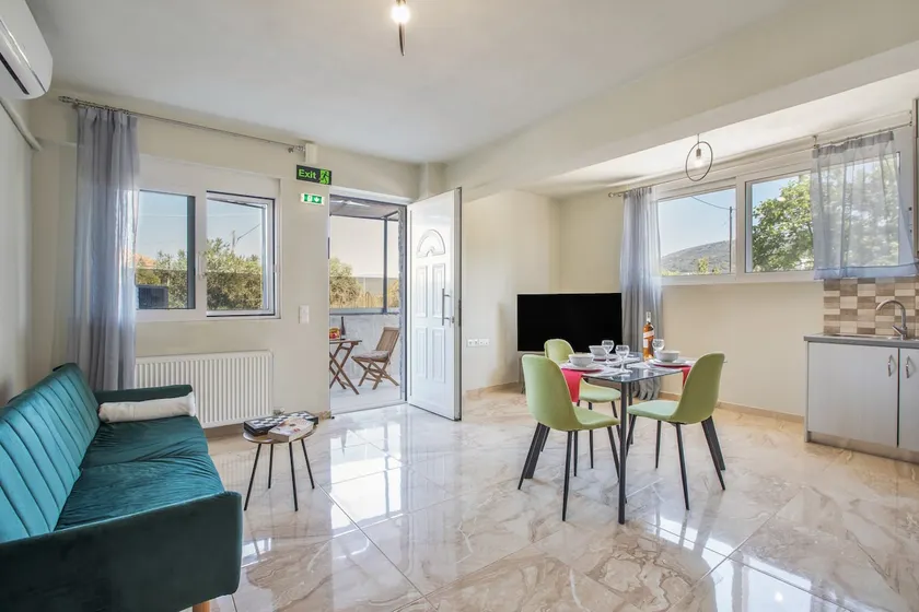Studio Apartment - Image 1