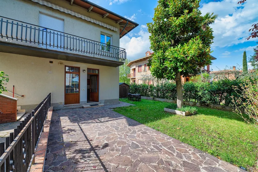 GuestHost - Comfy Apartment 200 mt from the Lake! - Image 1