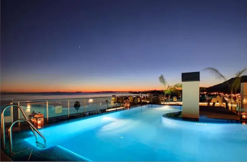 Luxury Groundfloor Private Jacuzzi - EHHouse - Image 1