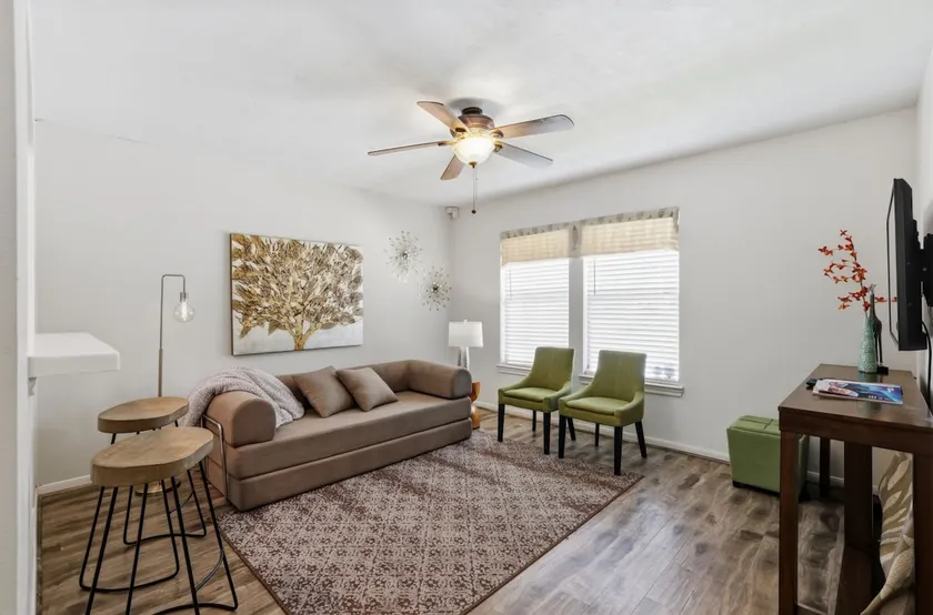 Cozy Downtown Home W/ Beautiful City Views! - Image 1