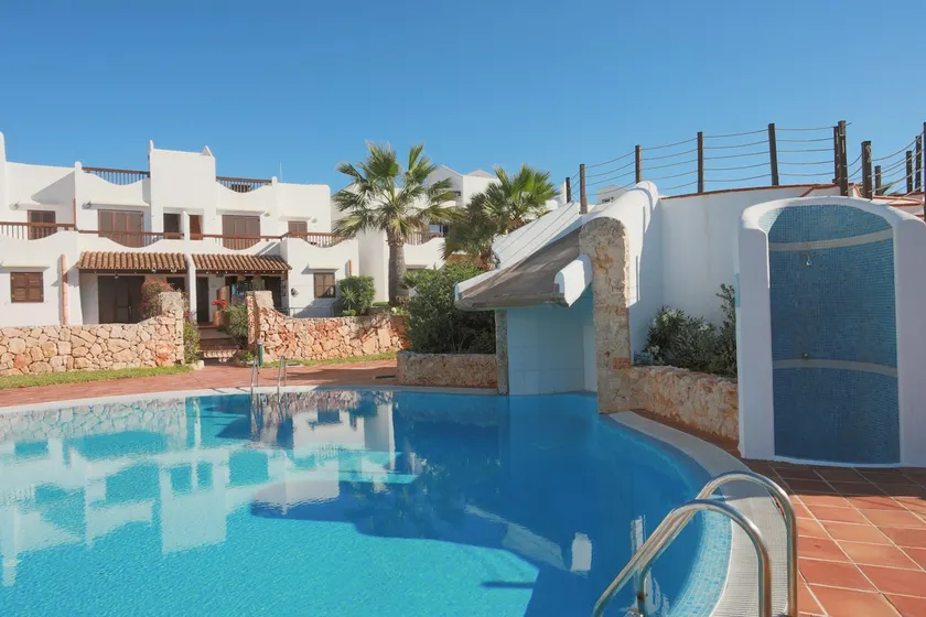 Casa Flores - Private Garden Apt, Pool & 5 min walk to Beaches - Image 1