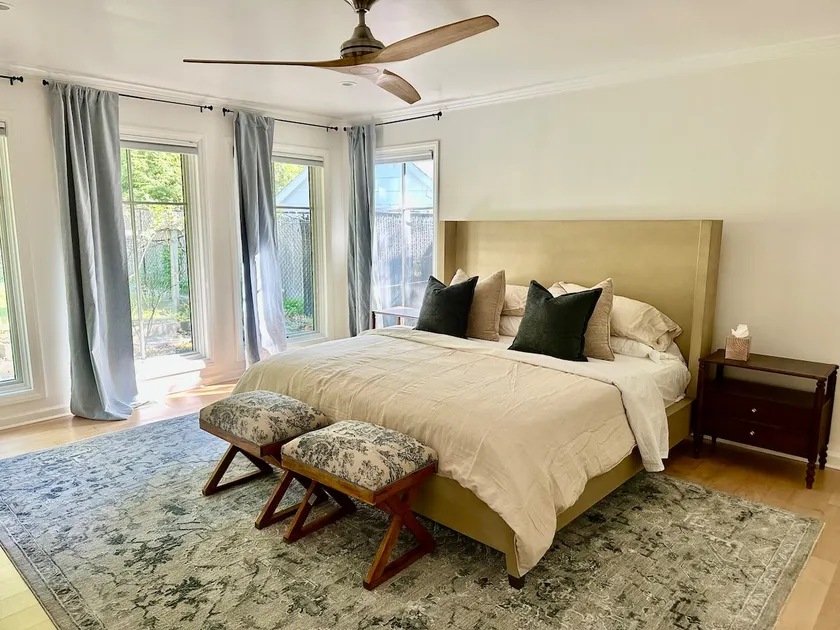 Modern Luxury Getaway Stony Brook Village - Image 1